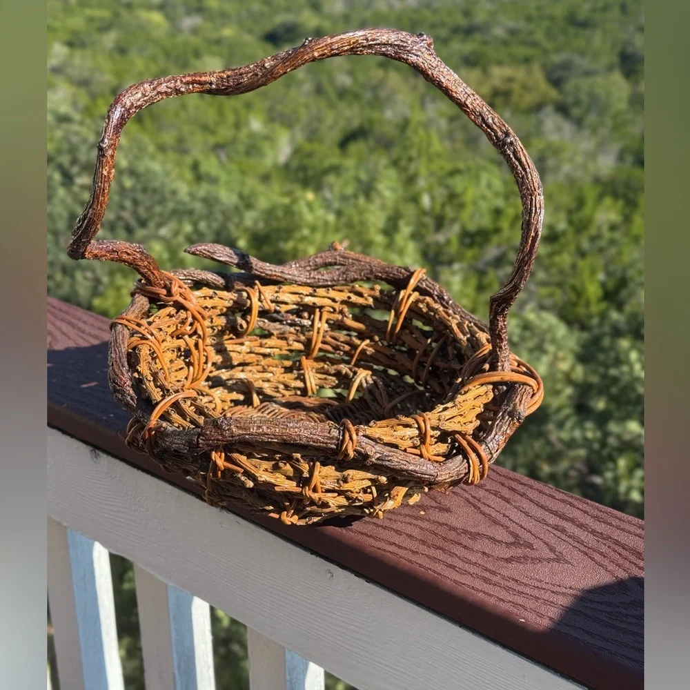Witchcraft Inspired Twisted Sticks Basket‎